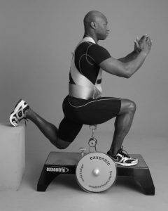 Georgy doing lunge exercises on the Exxentric kBox.