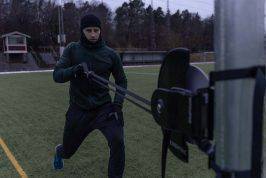 One arm pull with kPulley Go attached to goal post