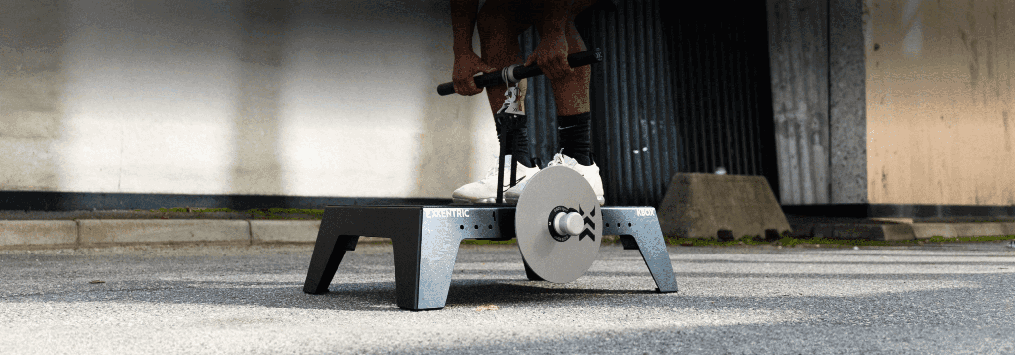 kBox deadlift with kBar outdoors